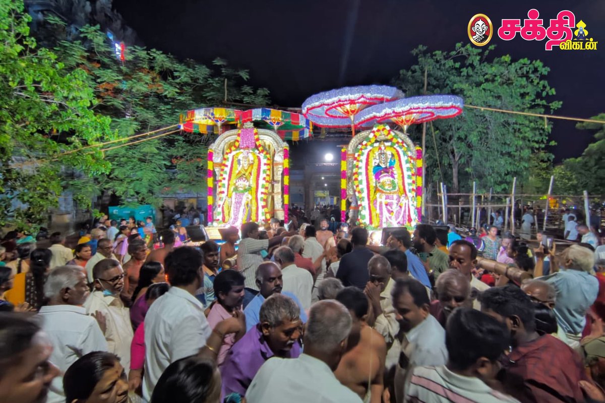 SakthiVikatan's tweet image. திருநெல்வேலி பாளையங்கோட்டை ஶ்ரீ அழகிய மன்னார் ராஜகோபால சுவாமி திருக்கோயிலில் புரட்டாசி கடைசி சனிக்கிழமையை முன்னிட்டு இரட்டை கருட சேவை விழா நடைபெற்றது.
படங்கள்: ரா.ராம்குமார்
#Tirunelveli | #TNLocalNews