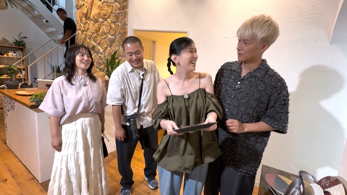 nariyukikaido's tweet image. 本日12:00〜放送の #なりゆき街道旅 は #雛形あきこ さん #天野浩成 さん夫妻と #箱根湯本 の旅🚶‍♀️
#リーズナブル なものから #人気作家の作品 まで取り揃える穴場 #陶器店 で #掘り出し物 を発見🍵
明治時代の古民家で絶品 #自然薯蕎麦 ＆#天ぷら に舌鼓😋
雛形さんが語る #雛ポーズ の誕生秘話とは⁉