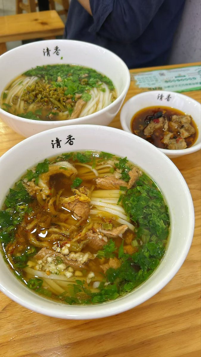 来体验下排名第一的粉店～ 可以可以～