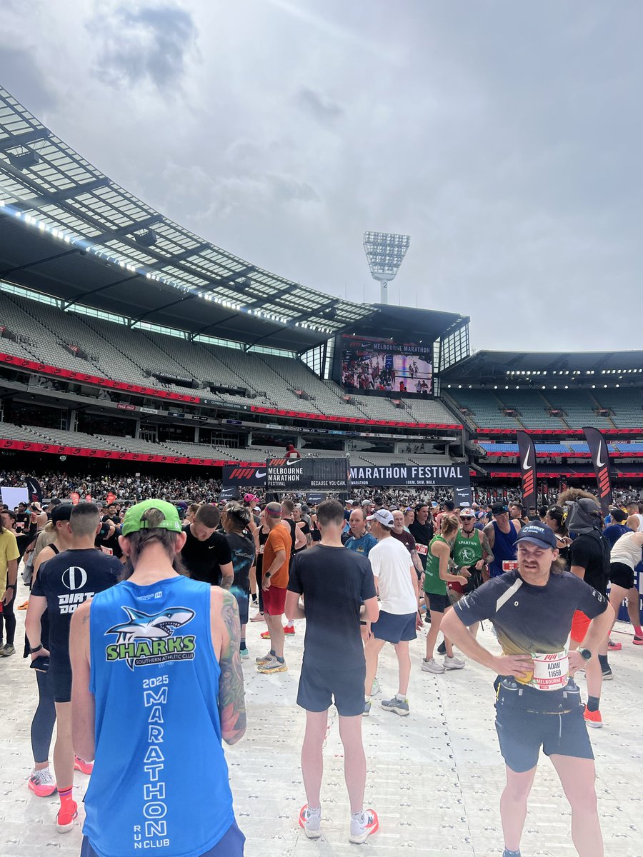 First ever marathon completed! 4 hours, 1 minute, 26 seconds, and $780 raised for <a href="/beyondblue/">Beyond Blue</a>. This is a weekend &amp; accomplishment I’ll cherish forever! 🏃💙🏃💙🏃💙
#MelbourneMarathon #ColourShed #Running #Marathon #BeyondBlue #PAXAUS