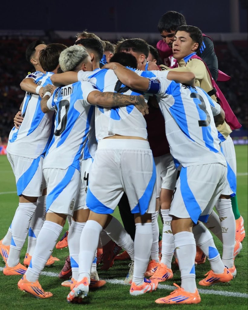 JCDeportesNot1's tweet photo. ¡Argentina clasifica a semifinales  del #U20WC! 👏🇦🇷

El equipo gaucho 🇦🇷 venció a México 🇲🇽 2️⃣ x 0️⃣ y jugará la semifinal frente a Colombia. 🇨🇴

#MundialSub20 🏆
#CreenEnGrande ⚽️ https://t.co/sUyZjltcgY