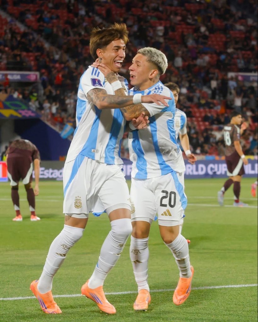 ¡Argentina clasifica a semifinales  del #U20WC! 👏🇦🇷

El equipo gaucho 🇦🇷 venció a México 🇲🇽 2️⃣ x 0️⃣ y jugará la semifinal frente a Colombia. 🇨🇴

#MundialSub20 🏆
#CreenEnGrande ⚽️