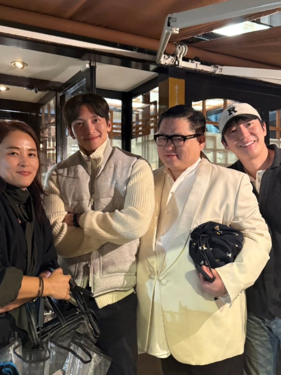 JCWJpSupporters's tweet photo. #Repost @zezuzini
Tom Ford Paris Fashion Week
#TOMFORD #TFSS26
#Paris🇫🇷
#TOMFORD
#지창욱
#チチャンウク
#JiChangWook https://t.co/VrdWNYtBNn