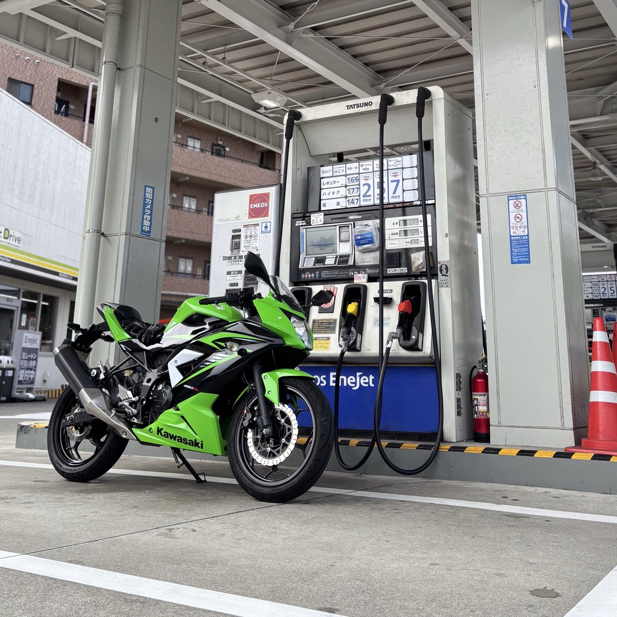 39Arigatou's tweet image. 新しい厚めデニムシャツとジーンズ
丁度良い感じでした☺️
次はバイクと人の構図で撮ってみます(願望)
自撮りに良い場所が思い当たりませんが☺️💦
あと、路面はしっかりドライになっておらず酷く汚れるまではないものの路面温度は低そうです
#Ninja250SL #Kawasaki #Ninja