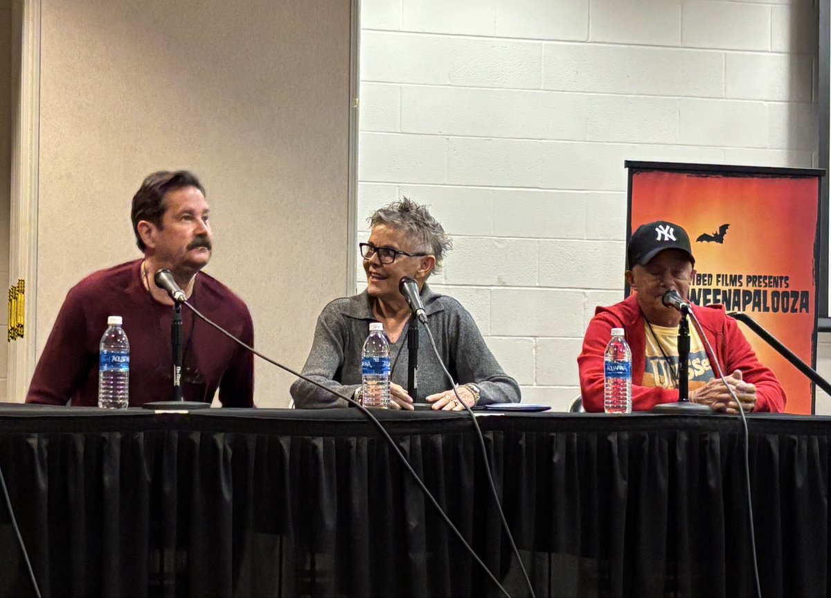 bdburmeister's tweet image. Such a thrill getting to celebrate 40 years of #FrightNight with 3 of its stars at @halloweenapaloo.