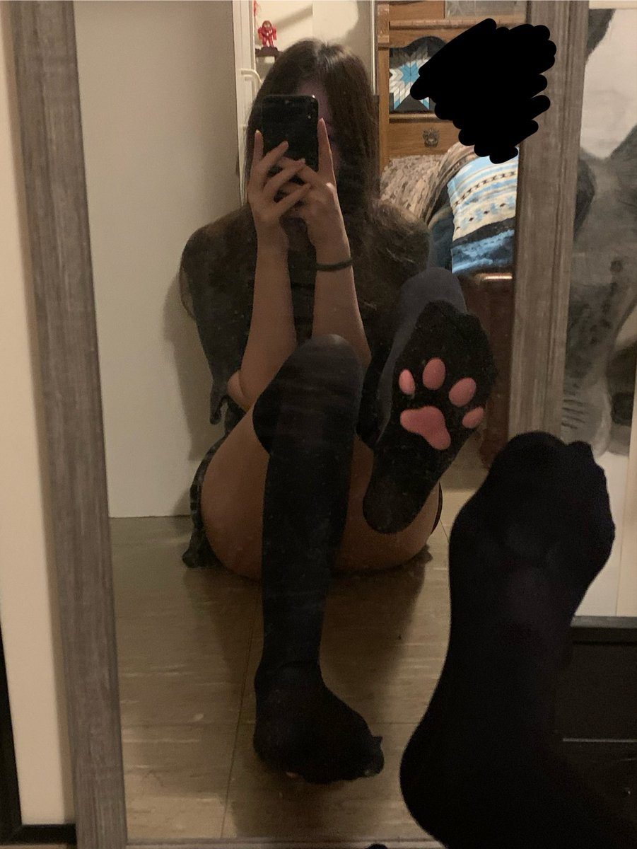blagirlxoxo's tweet photo. meow 🐾🖤 https://t.co/cCEshezoXL