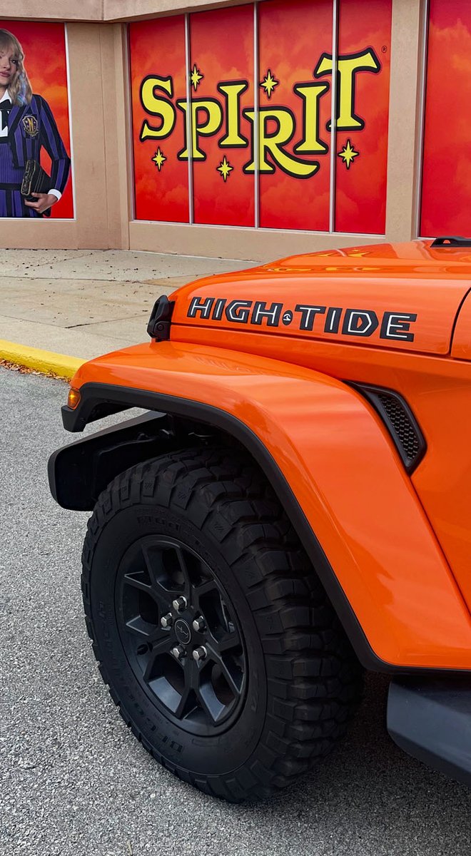 Car_Guy_Tom's tweet photo. 2025 Jeep Gladiator Sport in Pumpki..., er, Joose. #Jeep #Joose #CarPics #CarPix #color #SpiritHalloween https://t.co/H1q9me51T7