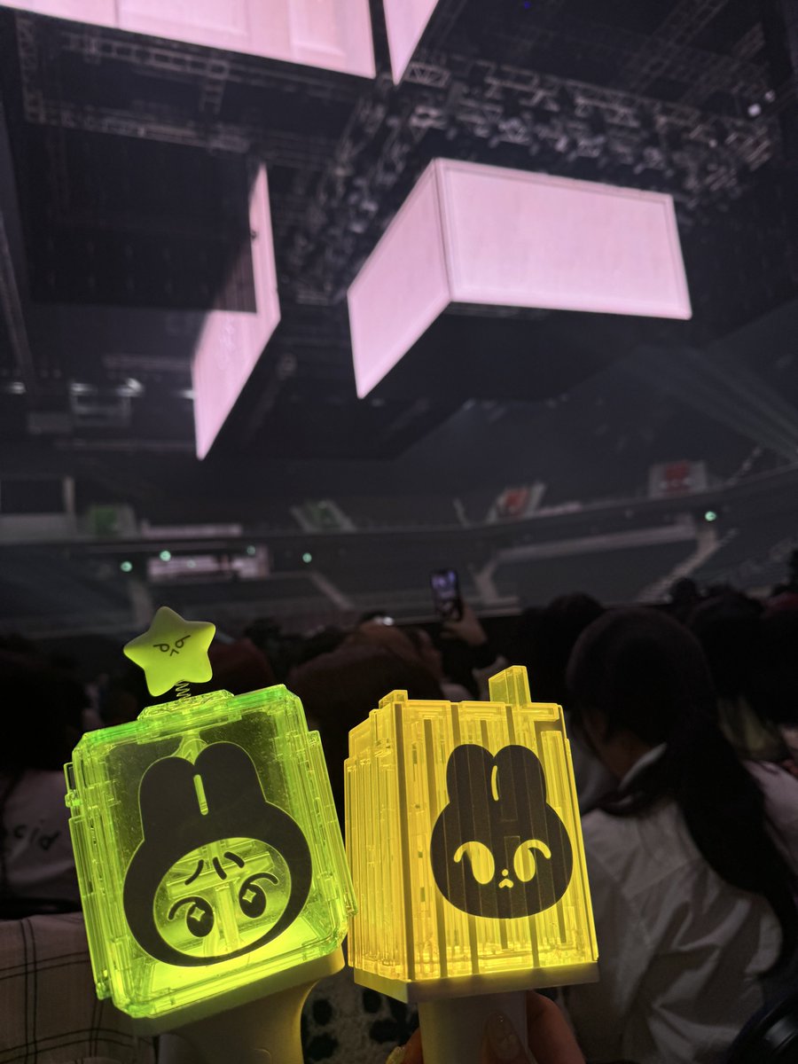 jh00214's tweet photo. 너무너무 행복했던 콘서트였고 도영이도 울고 우리도 울었지만 그게 슬픔의 눈물만이 아니었음을 모두가 알아
도영이를 응원하기 위해 갔지만 오히려 도영이에게 응원받은 느낌이었어
미래에서 기다릴 너를위해 우리도 열심히 달려갈게! https://t.co/lO1eX96G62