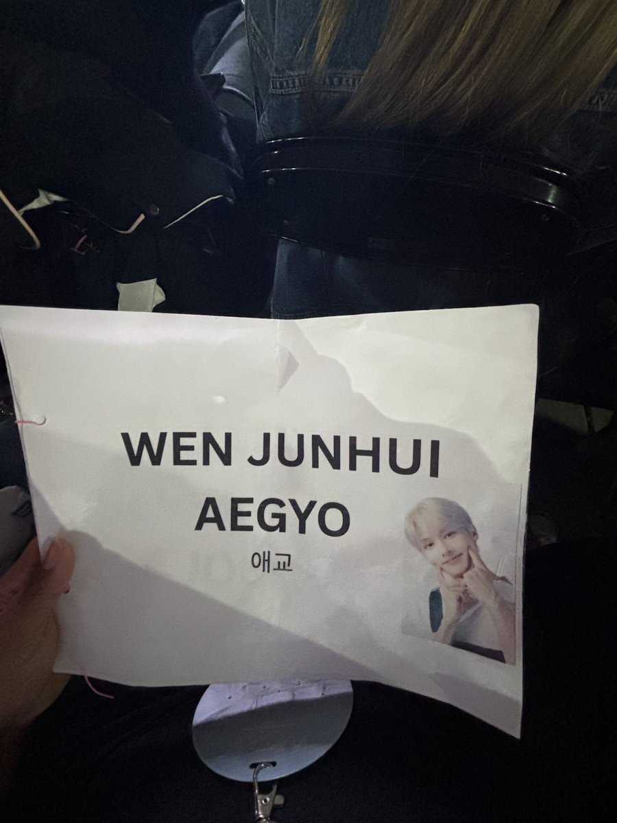 DOLLOPOFDOYOUNG's tweet photo. Girrrllllllllll Wen Junhui!!!!! #SEVENTEEN_NEW_IN_TACOMA #junhui #seventeen_new https://t.co/UBy4R74VEy