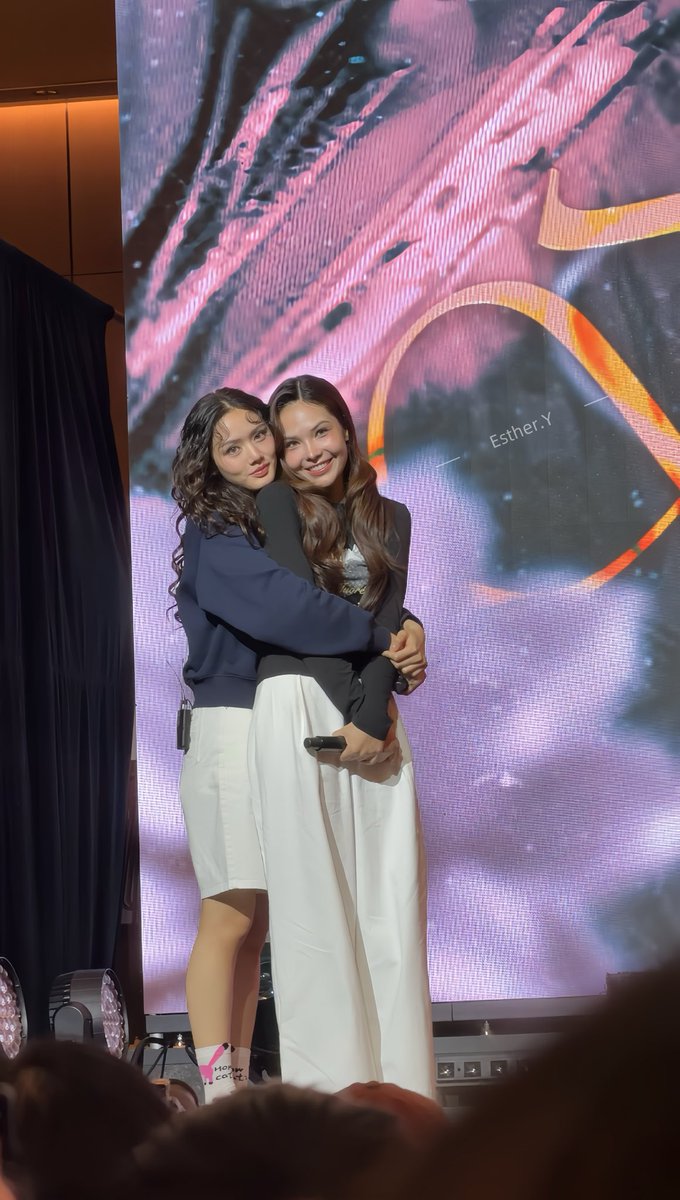 Esther8091's tweet image. Hug❤️

LMSY BELOVED IN HK

#LMSYFANMEETINGINHONGKONG2025
#LMSY #ลูกหมีซอนญ่า