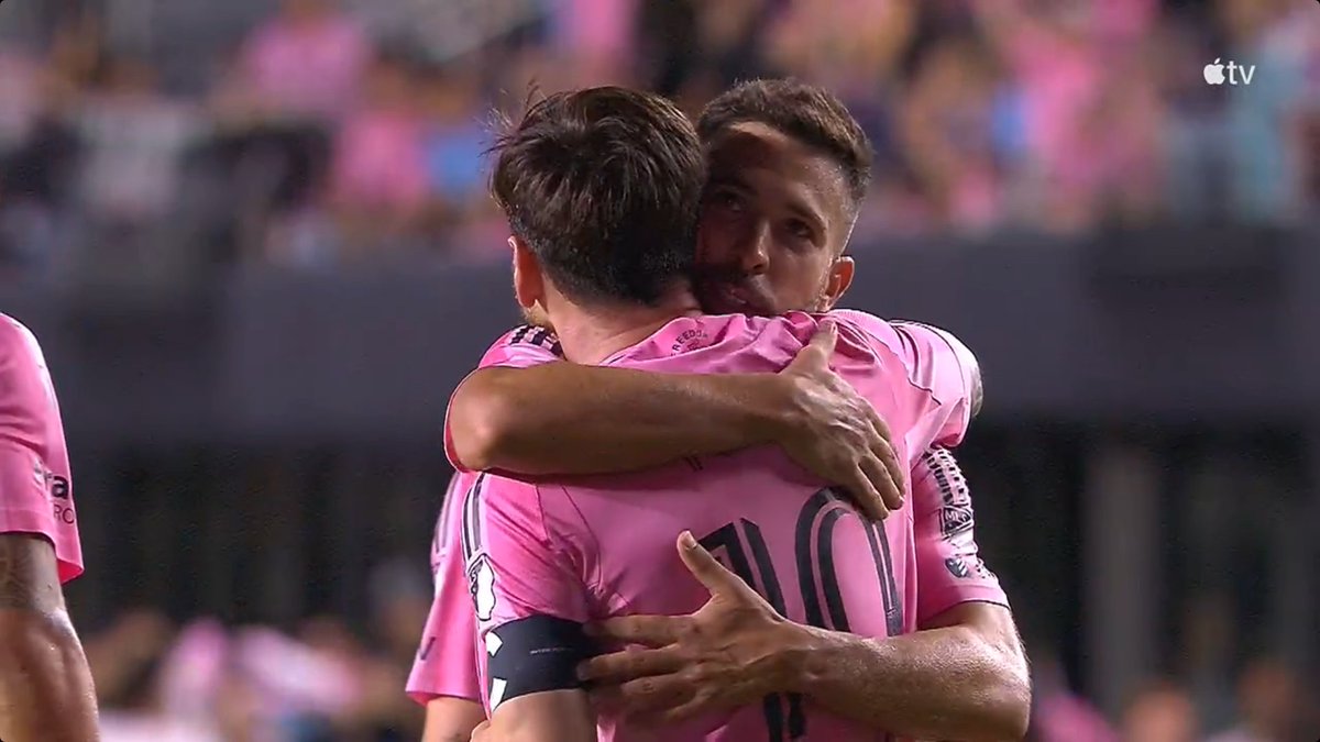 TouchlineX's tweet image. 📸 - LEO MESSI AND JORDI ALBA CELEBRATING!