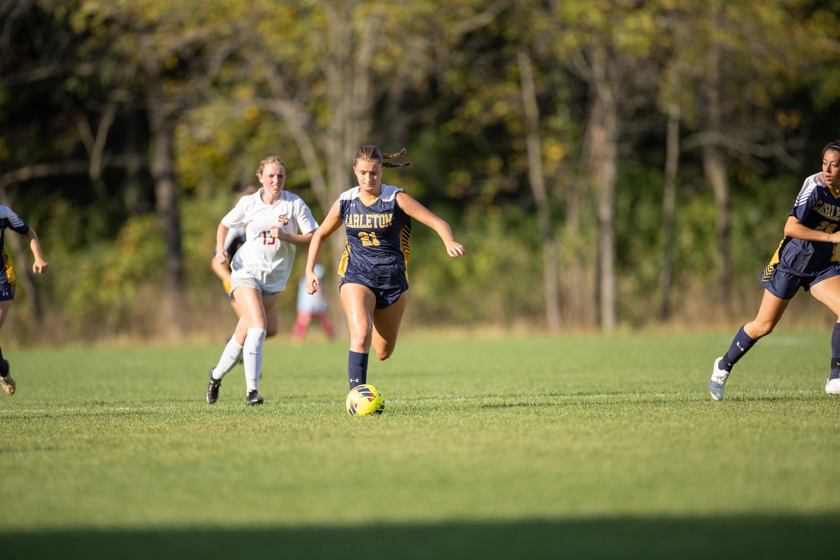 No. 9/24 Carleton Women's Soccer pushes win streak to six straight with 3-0 win at Gustavus Adolphus.
Recap: ow.ly/8r2B50XacV7

#HailTheMaizeAndBlue
#d3soc