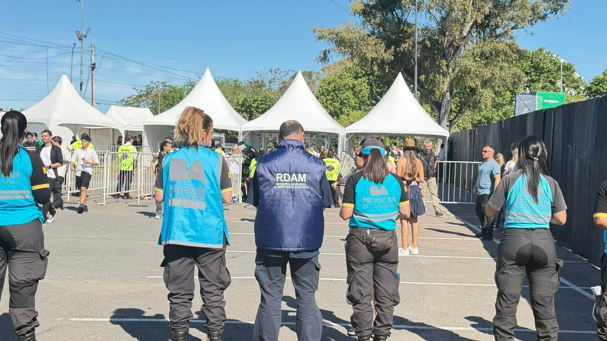 Nuevos operativos del Registro de Deudores Alimentarios. Hoy detectamos cinco inscriptos en la Creamfields y uno en el partido Velez vs. Central. Ninguno pudo ingresar al evento hasta que regularicen su situación <a href="/GabinoTapiaBA/">Gabino Tapia</a>  <a href="/franquintana/">Fran Quintana</a>  <a href="/jmcastrilli/">juan m castrilli</a> <a href="/agulanovsky/">Agustin Ulanovsky 🇦🇷🎗</a>