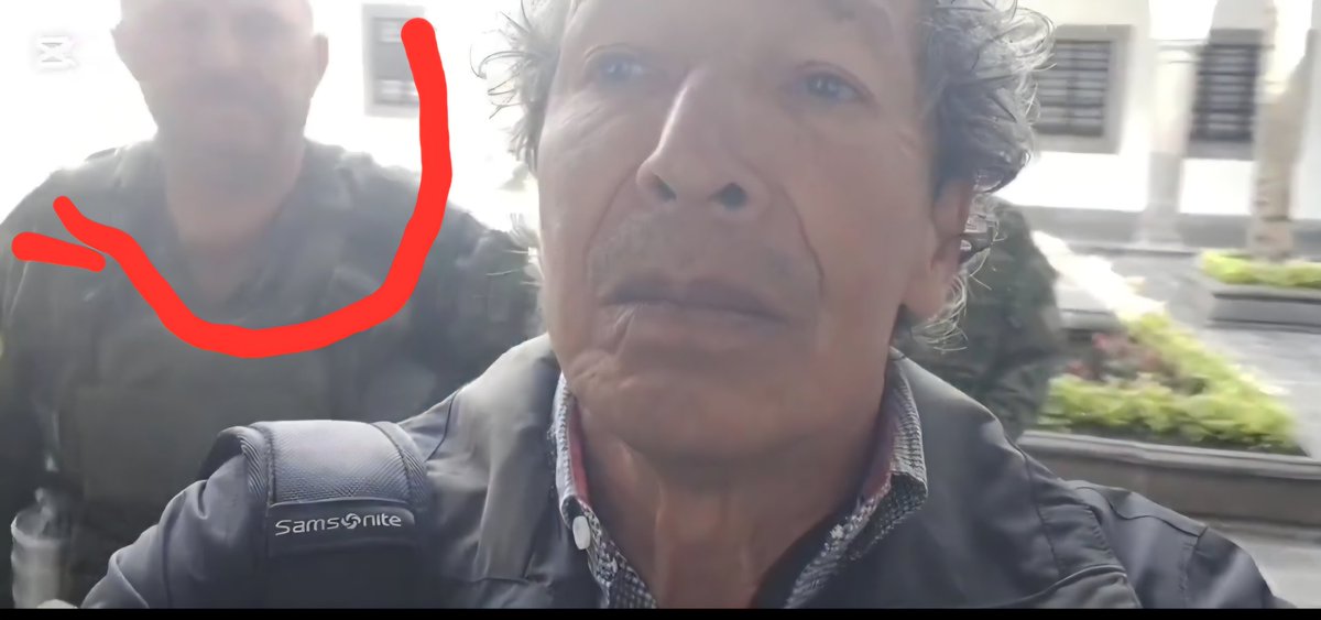 <a href="/enindefension/">ENRIQUE ALCIVAR</a> Ese militar que atras de usted es extranjero.

Aquí hay algo mas macabro de lo que todos creen..