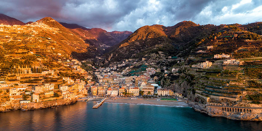 KevinJamessfm's tweet image. #𝗖𝗵𝗿𝗶𝘀𝘁𝗺𝗮𝘀 𝗼𝗻 𝘁𝗵𝗲 #𝗔𝗺𝗮𝗹𝗳𝗶 𝗖𝗼𝗮𝘀𝘁
Spend your Italian Christmas in the delightful village of Minori on the Amalfi Coast. Visit Salerno, Ravello and Sorrento. From £1,999 Duration 5 Days Departures: Dec 2025 
𝗥𝗲𝗮𝗱 𝗡𝗼𝘄: rfr.bz/t518fd5