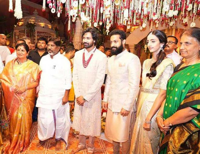 Sai_Mohan_999's tweet image. .@Bhatti_Mallu Garu & @BrsSabithaIndra Garu With @tarak9999 Anna 🤍💥.