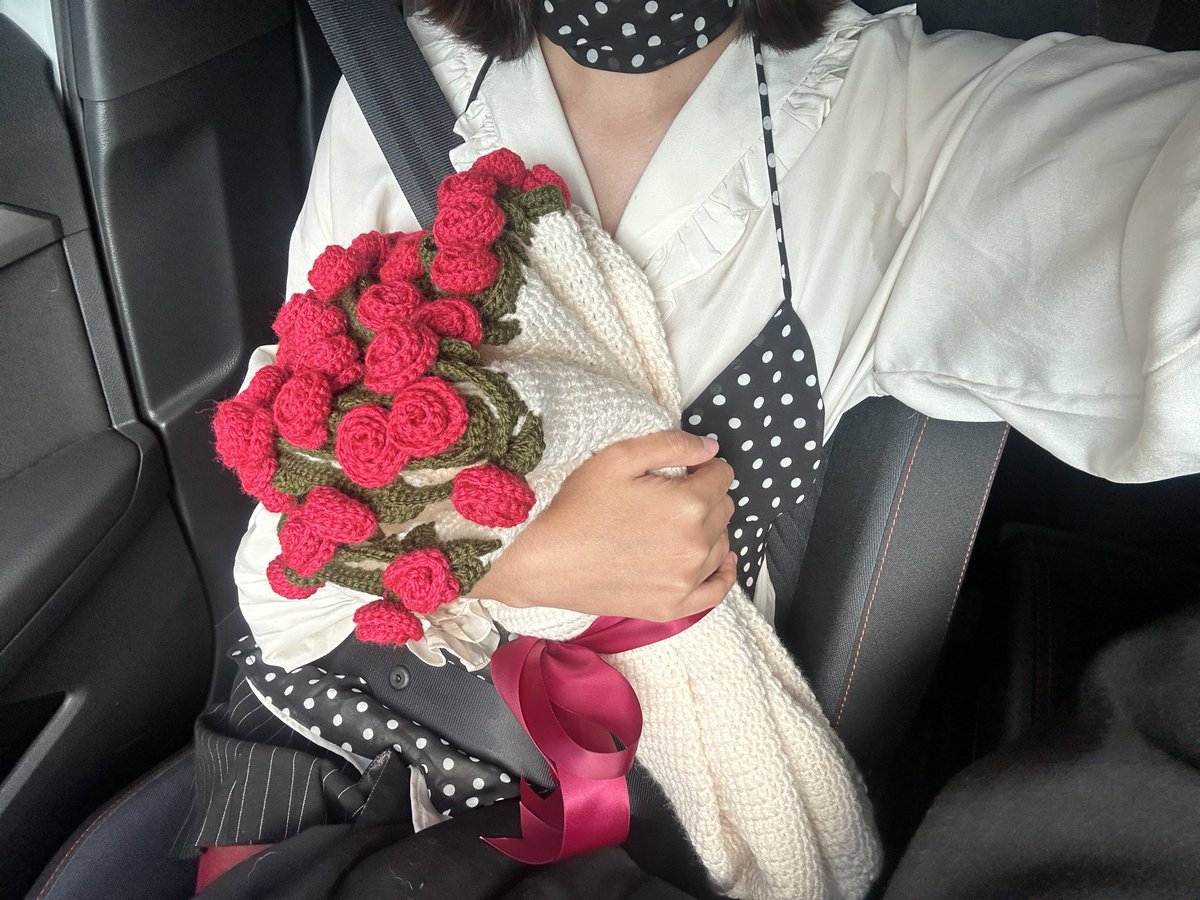 mi suegra me tejió una cobija en forma de flores 😭