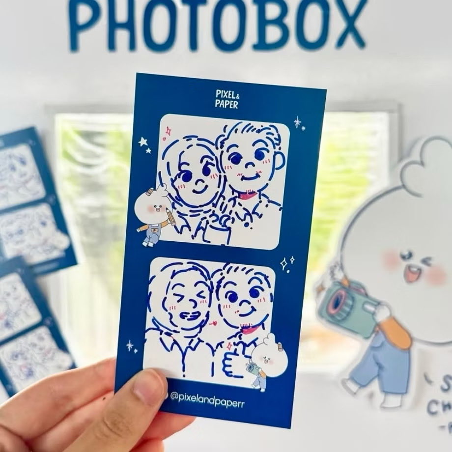 sucreveil's tweet image. Foto kamu dijadiin ilustrasi lucu bergaya doodle ala photobox! ✨
Bisa buat kado ulang tahun, hadiah couple, atau sekadar kenang-kenangan bareng sahabat 💫
Unik, personal, dan pastinya aesthetic buat ditempel atau dijadiin pajangan 🤍
