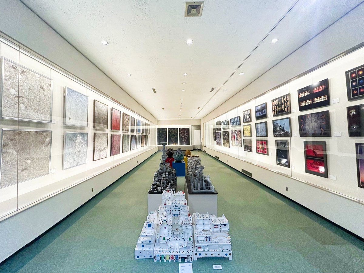 nsgartmuseum's tweet photo. 💥10/13（月・祝）まで開催!! 
　
県展 全部門に挑戦！ 
中原一磨展 
〜万華鏡〜
  
会期も残りわずかとなりました。 
会場を埋め尽くす圧巻の作品をぜひご覧ください✨ 
 
🕐10:00～17:30（入館は17:00まで）
一般：400円 
学生：300円  
高校生以下：無料

#美術館 #中原一磨 #県展 #アート https://t.co/Uf0XvEBlDp