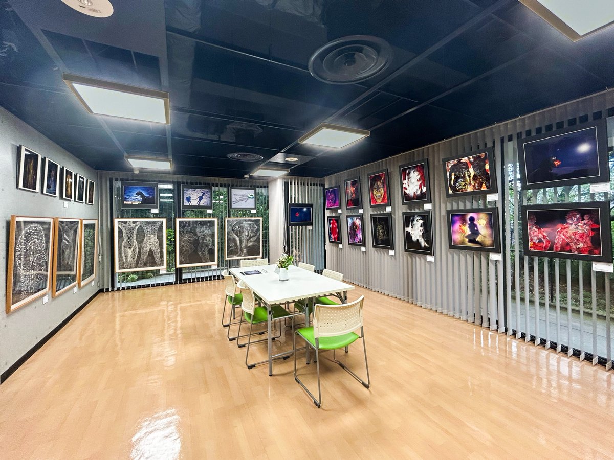 nsgartmuseum's tweet photo. 💥10/13（月・祝）まで開催!! 
　
県展 全部門に挑戦！ 
中原一磨展 
〜万華鏡〜
  
会期も残りわずかとなりました。 
会場を埋め尽くす圧巻の作品をぜひご覧ください✨ 
 
🕐10:00～17:30（入館は17:00まで）
一般：400円 
学生：300円  
高校生以下：無料

#美術館 #中原一磨 #県展 #アート https://t.co/Uf0XvEBlDp