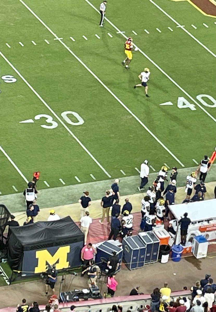 _ZachShaw's tweet photo. Michigan RB1 Justice Haynes was on the bike during the Wolverines’ first drive of the second half https://t.co/QJ83aEezzZ