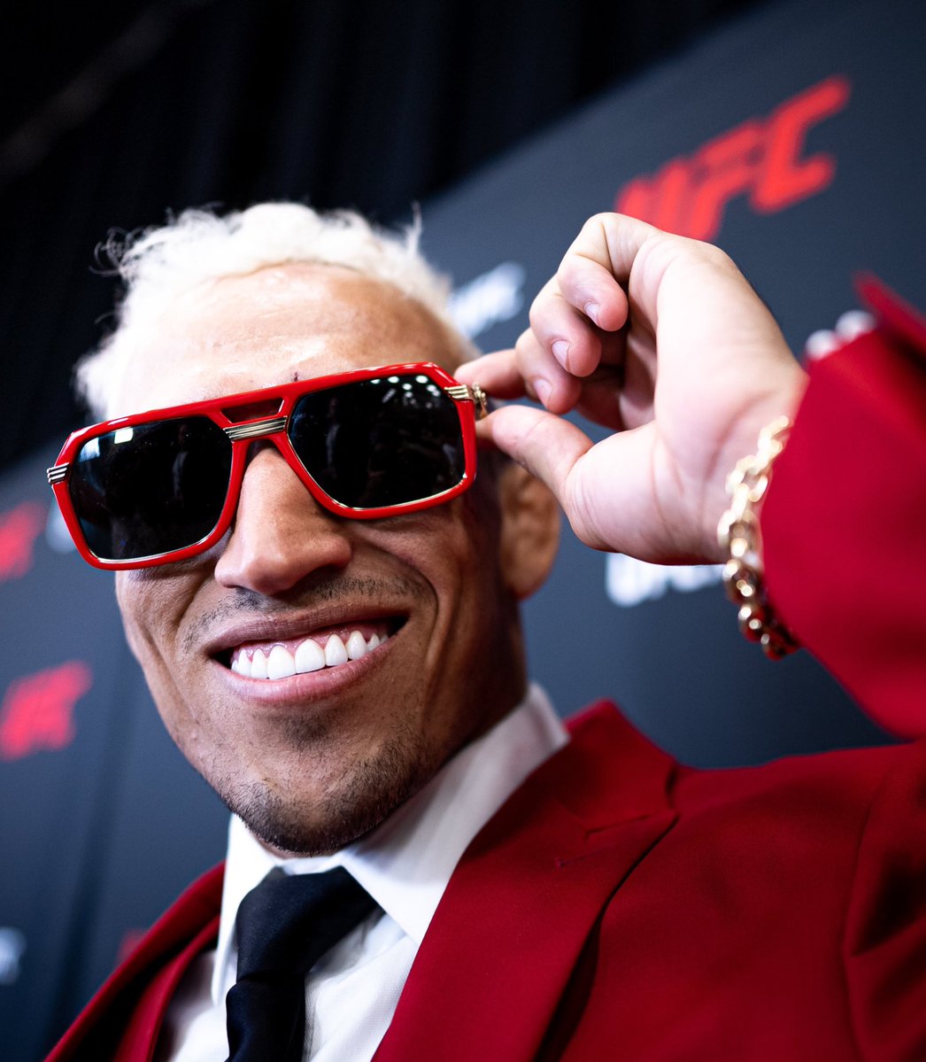 🚨 CHARLES OLIVEIRA SUBMITS GAMROT IN ROUND 2

HE HAS BOUNCED BACK FROM HIS DEFEAT 105 DAYS AGO

HE NOW HAS 21 UFC FINISHES, THE MOST FINISHES OF ALL TIME

DO BRONX IS BACK!!!!!!!!!! 🇧🇷