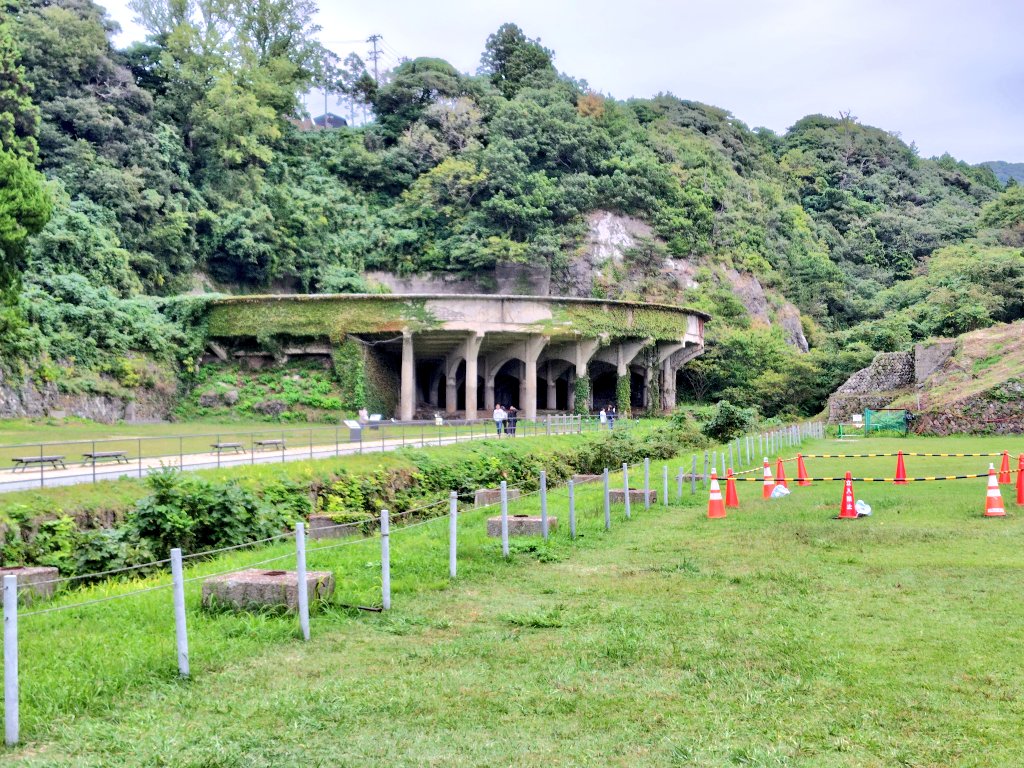 Tommy_Deluxe's tweet image. 北沢浮遊選鉱場跡

『乃木坂、逃避行。』の新潟編で久保ちゃんと和ちゃんが行った佐渡を代表する史跡

ラピュタの世界に迷い込んだような感覚になれる場所
コンクリートの構造物と自然の緑が掛け合わさった景観は、まさにラピュタの世界でした😮

#乃木坂46
#乃木坂逃避行
#久保史緒里
#井上和