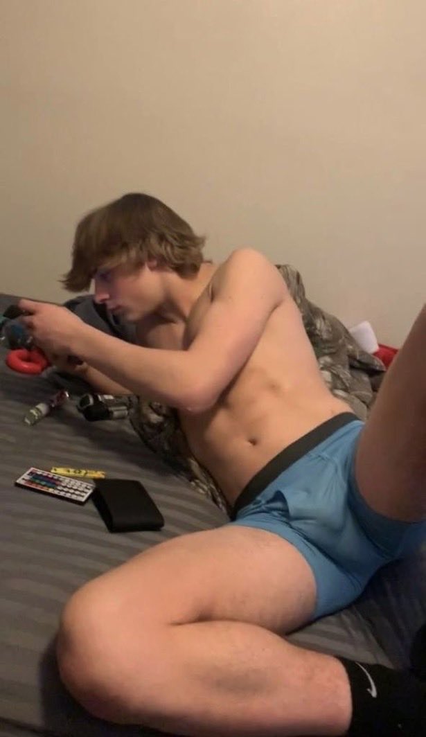 Str8jockbro's tweet photo. This is a real man, relaxing, doing whatever he wants while a gross qųeer does all his homework https://t.co/aYmHsDqTOB