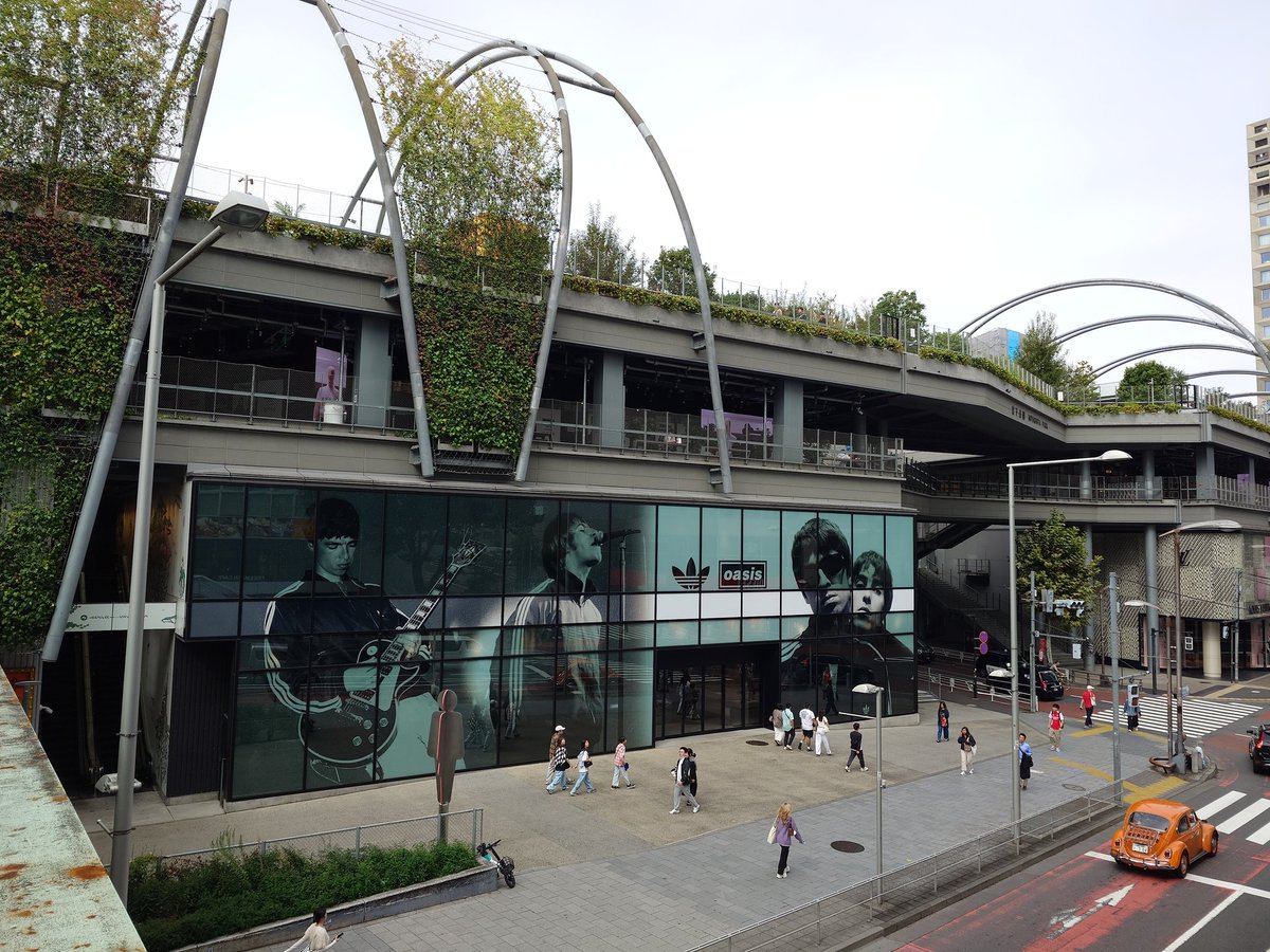 Maaana_0824's tweet image. 写真撮影する民多し
オープン前
#Oasis 
#Oasis25