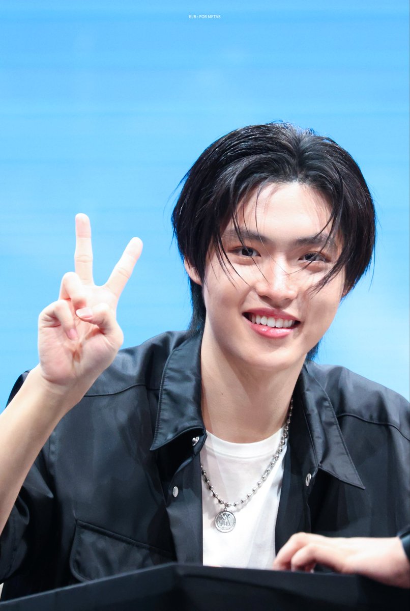 micklumiere's tweet image. udah besar bgt kamu mickkk, padahal dulu mukanya kayak anak kecil, polos banget🥹 tapi sekarang masih tetep lucuu🤏 hopefully many good things come to you, lovlov naaaa mickyy♡(˃͈ દ ˂͈ ༶ )

#mickmetas @mickmetas