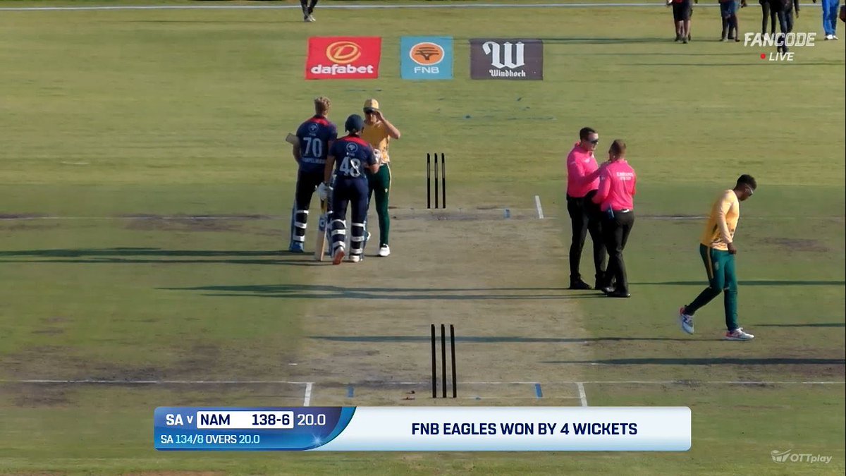 Indiansports31's tweet photo. 🚨History Created by Namibia 🚨
Namibia Won by 4 Wickets against South Africa in T20.
South Africa - 134/8
Namibia - 138/6
#NamibiaCricketGround #NAMvsSA #T20I https://t.co/IYmboI8V38