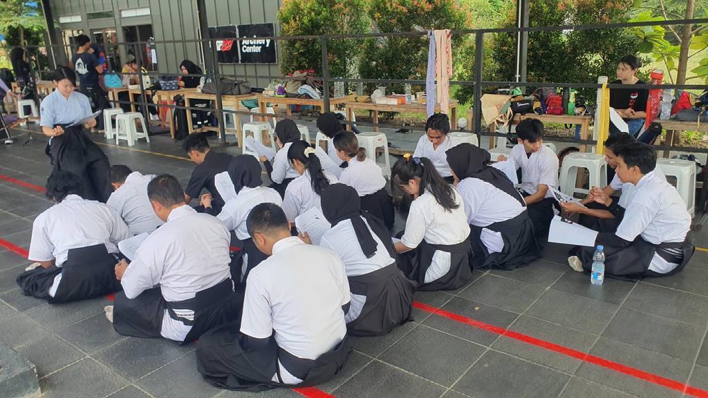 昨日は講義と指導をしました。
拙い英語ですが、皆さん良い人達ばかりで楽しい時間を過ごしています。
本日は指導中心です。