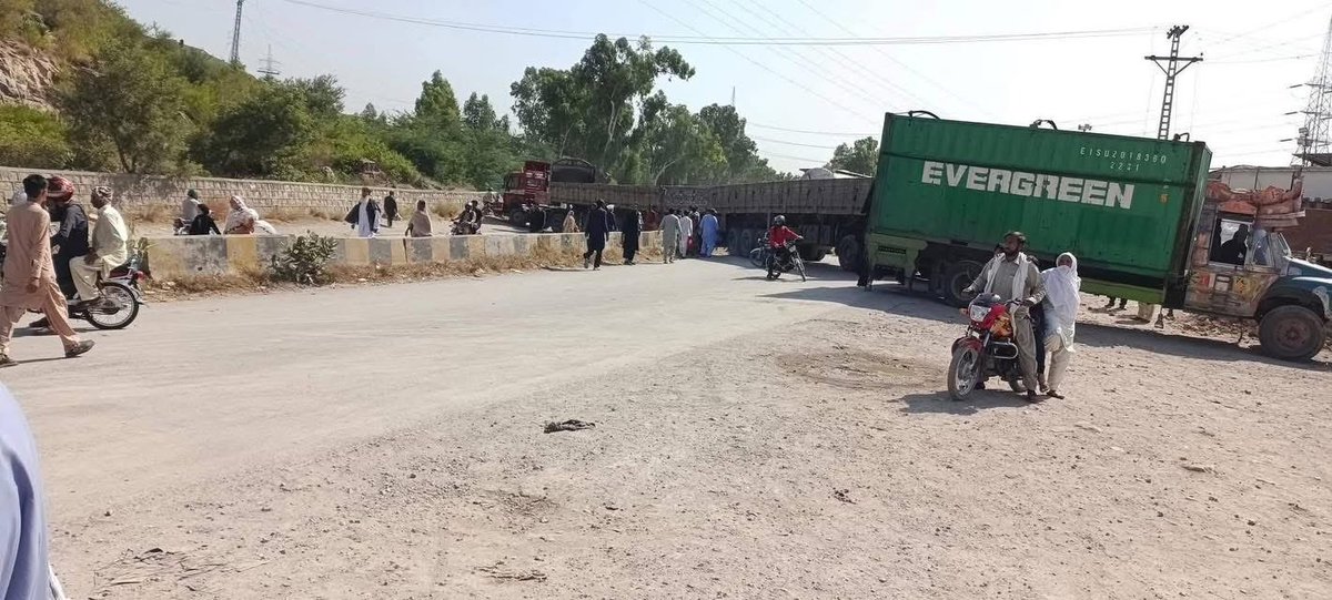 Arsalan_Soomro_'s tweet image. ترنول اسلام آباد ۔ جی ٹی روڈ ٹیکسلا مارگلہ کے مقام پر ہر قسم۔کی ٹریفک  کے لیے مکمل بند

#Islamabad #TLPMarchForPalestin #TLPProtest #TLPMarchForPalestineTLP #lahoremotorway #LahorePolice #tlp_march #تحریک_لبیک #PVL2025
