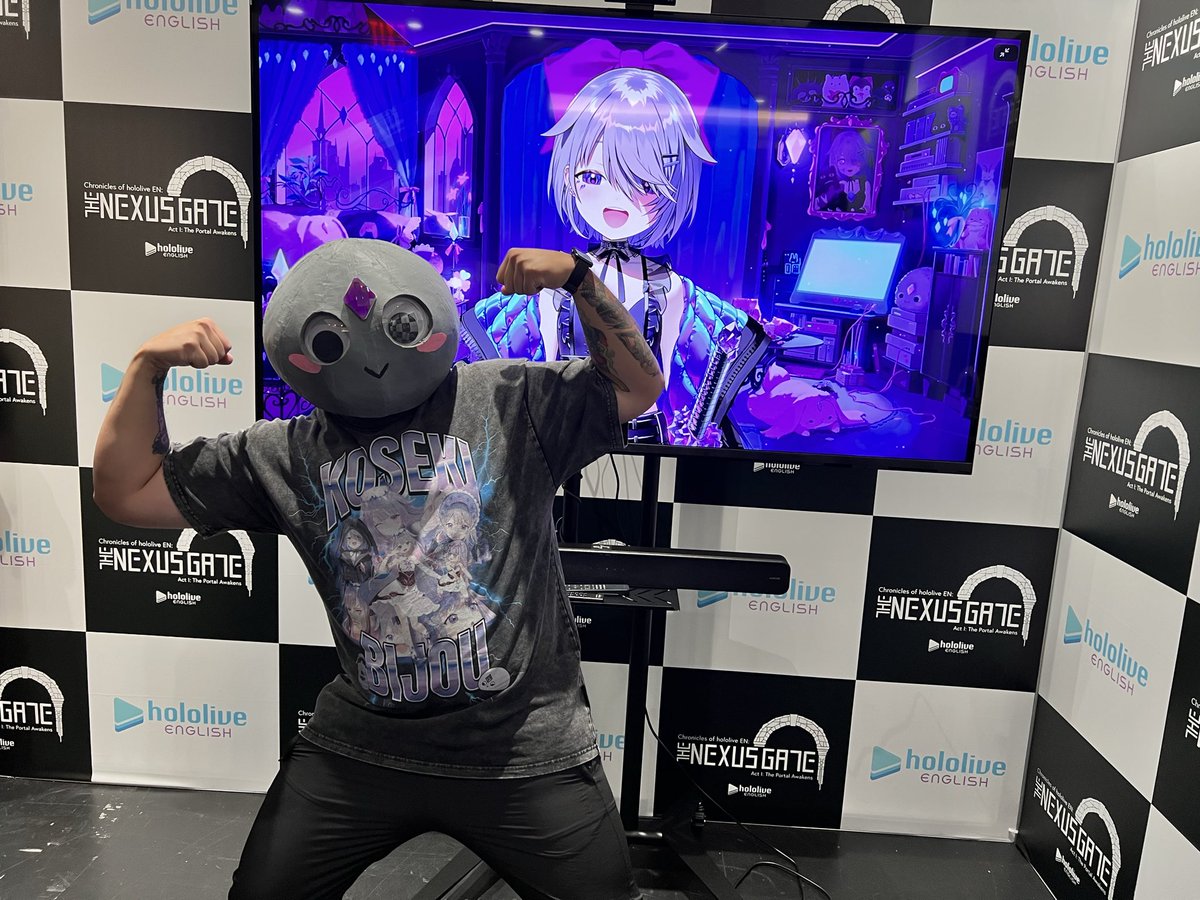 yoimTron's tweet image. The big pebble has officially met @kosekibijou! Honestly was so starstruck I was at a loss for words! She remembered me from AFO, does this mean I’m Momseki’s pebble now?

#holoPopNEXUS #LIVESEKI #pebblesona