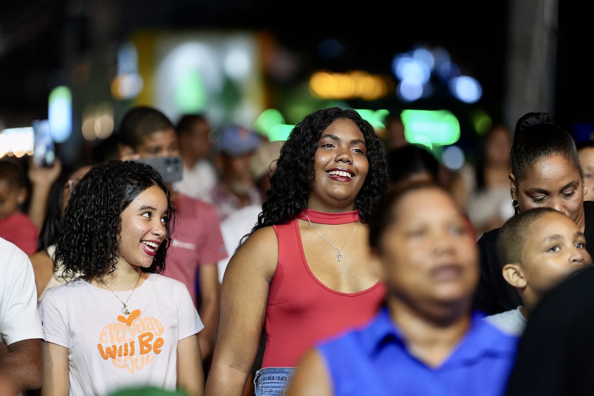 IndotelRD's tweet image. En Dajabón, la alegría se siente en el aire🇩🇴

El ritmo del merengue y la bachata cruza fronteras y une corazones 💃

Sonan-DO le da voz a nuestra identidad, y SOBERANÍA 4.0 la hace llegar más lejos 💙🤍❤️

#OrgulloDominicano #SonanDO #INDOTELRD #Soberanía
