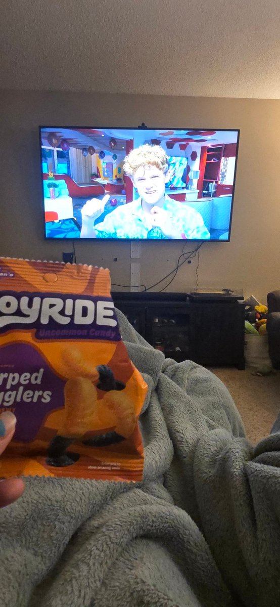 MissColleen44's tweet photo. When you're watching @RyanTrahan and remember that you have joyride! 😁(not sure why he looks like a ghost😂) https://t.co/bGO3LpOIO4