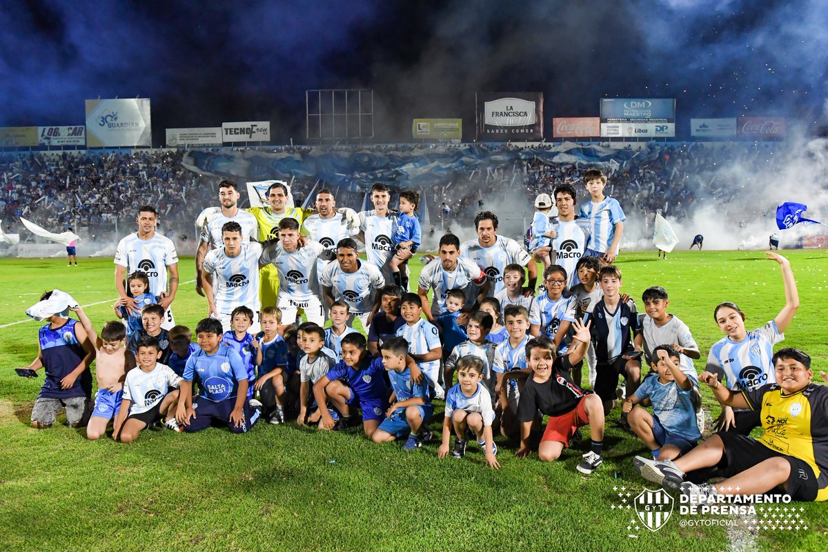Glorioso_GyT's tweet photo. #PrimeraNacional | A CUARTOS DE FINAL 🩵🤍

El Glorioso venció 2-0 a Temperley en el David Michel Torino y se clasificó a la próxima ronda 💪.

Gimnasia hizo un partidazo y aseguró su continuidad en la lucha por el segundo ascenso del torneo 👏. https://t.co/l3IGAHmaQM