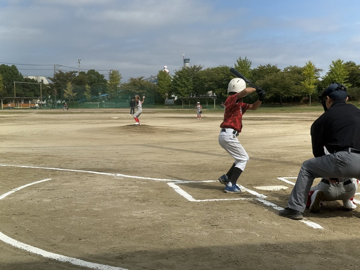 h_ishizaki's tweet image. ⚾️
令和7年度第23回行徳ライオンズクラブ少年野球大会の開会式後、南行徳の「えんぴつ公園」へ移動し、
市川ネクサスフォース vs 富浜バッファローズ の試合を観戦しました。
子どもたちの一球一打に全力で取り組む姿、まさに地域の未来そのものです。
がんばれ、行徳の球児たち!🔥
#市川市 #行徳…