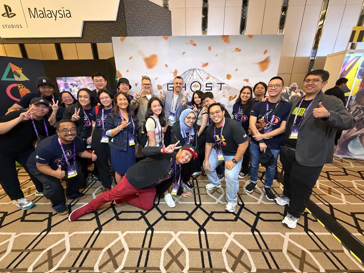 AdriPlaysSmth's tweet photo. If only X allows me to post more photos coz I really caught up w/ a lot of ppl & took photos to commemorate our reunion during #LevelUpKL 2025!
I'm glad I got to join this year and just chat! Now, I need to recover my whole body because I'm dying.
Food was great though! https://t.co/P7T1Y7A4Q5