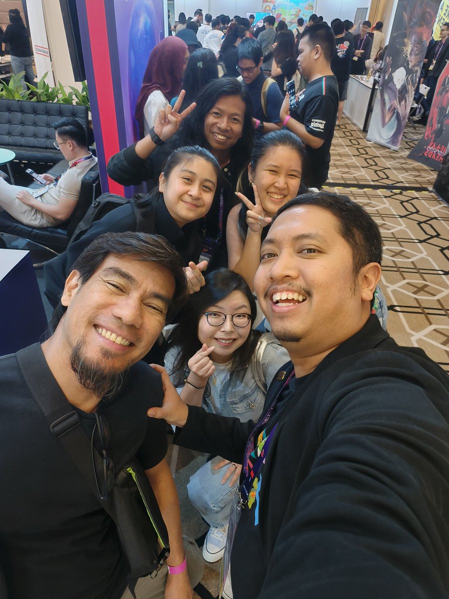 AdriPlaysSmth's tweet photo. If only X allows me to post more photos coz I really caught up w/ a lot of ppl & took photos to commemorate our reunion during #LevelUpKL 2025!
I'm glad I got to join this year and just chat! Now, I need to recover my whole body because I'm dying.
Food was great though! https://t.co/P7T1Y7A4Q5