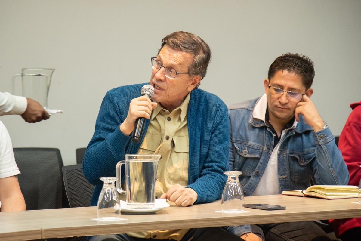 Hoy participamos en una Mesa de Seguridad junto a <a href="/AABenedetti/">Armando Benedetti</a> (<a href="/MinInterior/">MinInterior Colombia</a>), el Dr. Eduardo Montealegre (<a href="/MinJusticiaCo/">MinJusticia Colombia</a>), la Dra. Juliana Coronado, (viceministra <a href="/mindefensa/">Mindefensa</a>), la <a href="/cutcolombia/">Central Unitaria de Trabajadores</a>, entre otros funcionarios y representantes de los sindicatos del <a href="/INPEC_Colombia/">INPEC Colombia</a>. 👇🧵