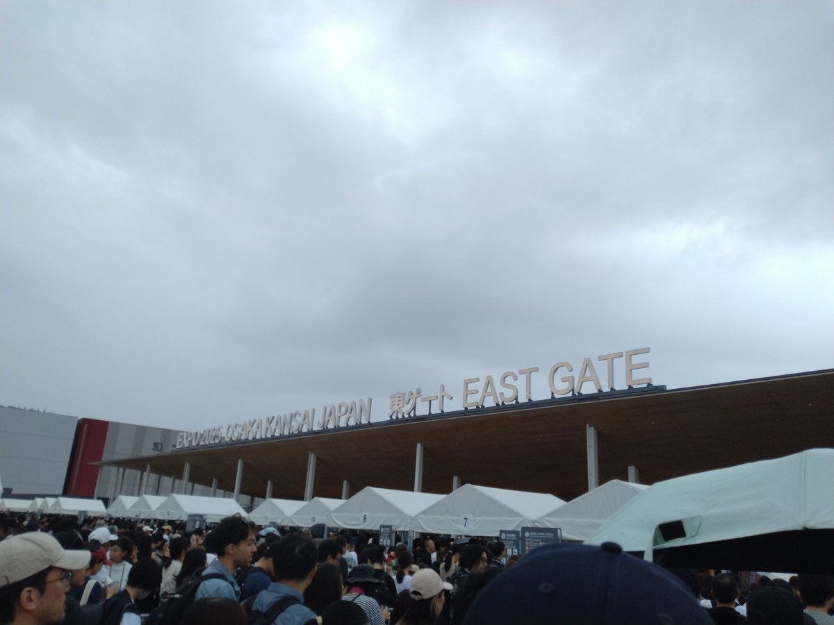 hattyanq5's tweet image. 3週連続8回目でラストの
#大阪・関西万博 
なんで11時入場のやつらがもう並べてんだよ💢🫵
今日はまだの　#イタリア館　並んで、
夕方は2ヶ月前先行の　#電力館　の予定