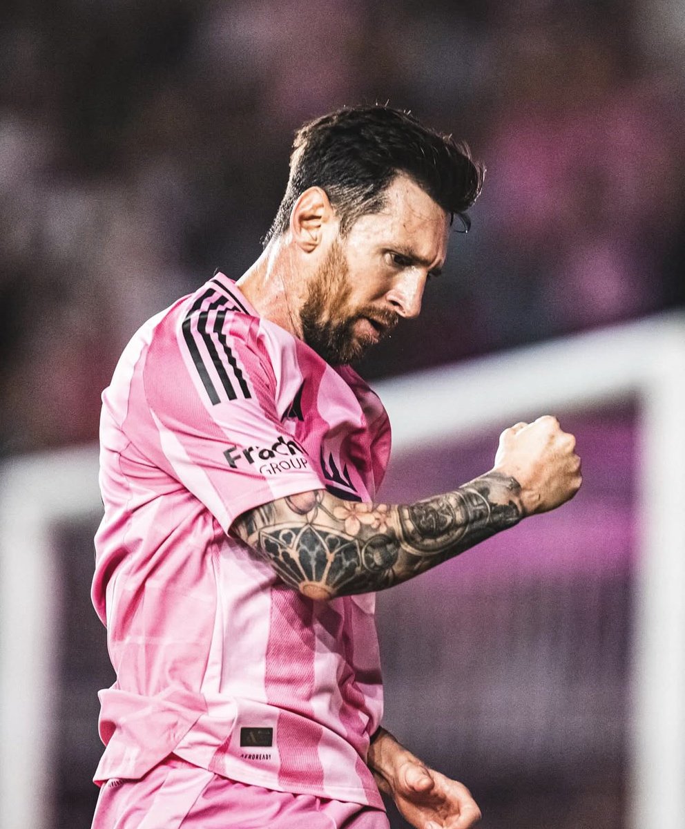 lmfootbalI's tweet image. Lionel Messi’s form in recent games:

Montréal ⚽⚽🅰️
Columbus ⚽⚽🅰️🅰️
Montréal ⚽⚽🅰️
New England: ⚽⚽
Nashville ⚽️⚽️
NY Red Bulls ⚽️⚽️🅰️
Atlas 🅰️🅰️
LA Galaxy ⚽️🅰️
Orlando City ⚽️⚽️
Seattle ⚽🅰️
DC United ⚽⚽🅰️
NY City ⚽⚽🅰️ 
New England 🅰️🅰️🅰️
Atlanta ⚽⚽🅰️

INSANE 🐐