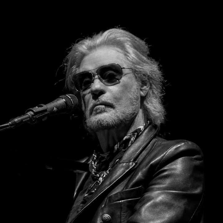 ThatEricAlper's tweet image. Happy 79th birthday to Daryl Hall, born on this day in 1946. The golden voice of Hall & Oates, a master of blue-eyed soul, and the host who turned jam sessions into Live from Daryl’s House.