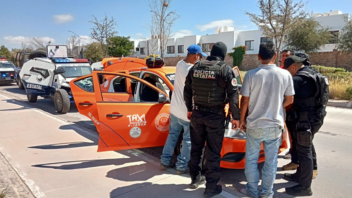 sspdgo's tweet image. #DurangoRenace Revisiones, recorridos y retiro de polarizados, son parte de las acciones como parte del fortalecimiento del #operativodragón de #SSPDgo a través de Policía Estatal en #gómezpalacio y #Lerdo para mantener segura la #ComarcaLagunera de #Durango.