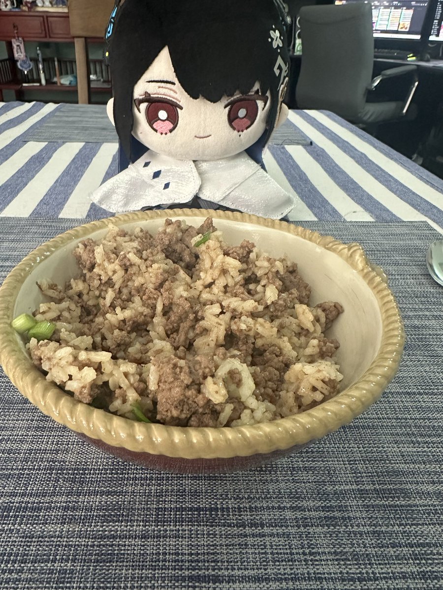 LunaZeroTwo's tweet image. Dinner time with the boss while she streams (it’s up on my PC)
#RissaLIVE