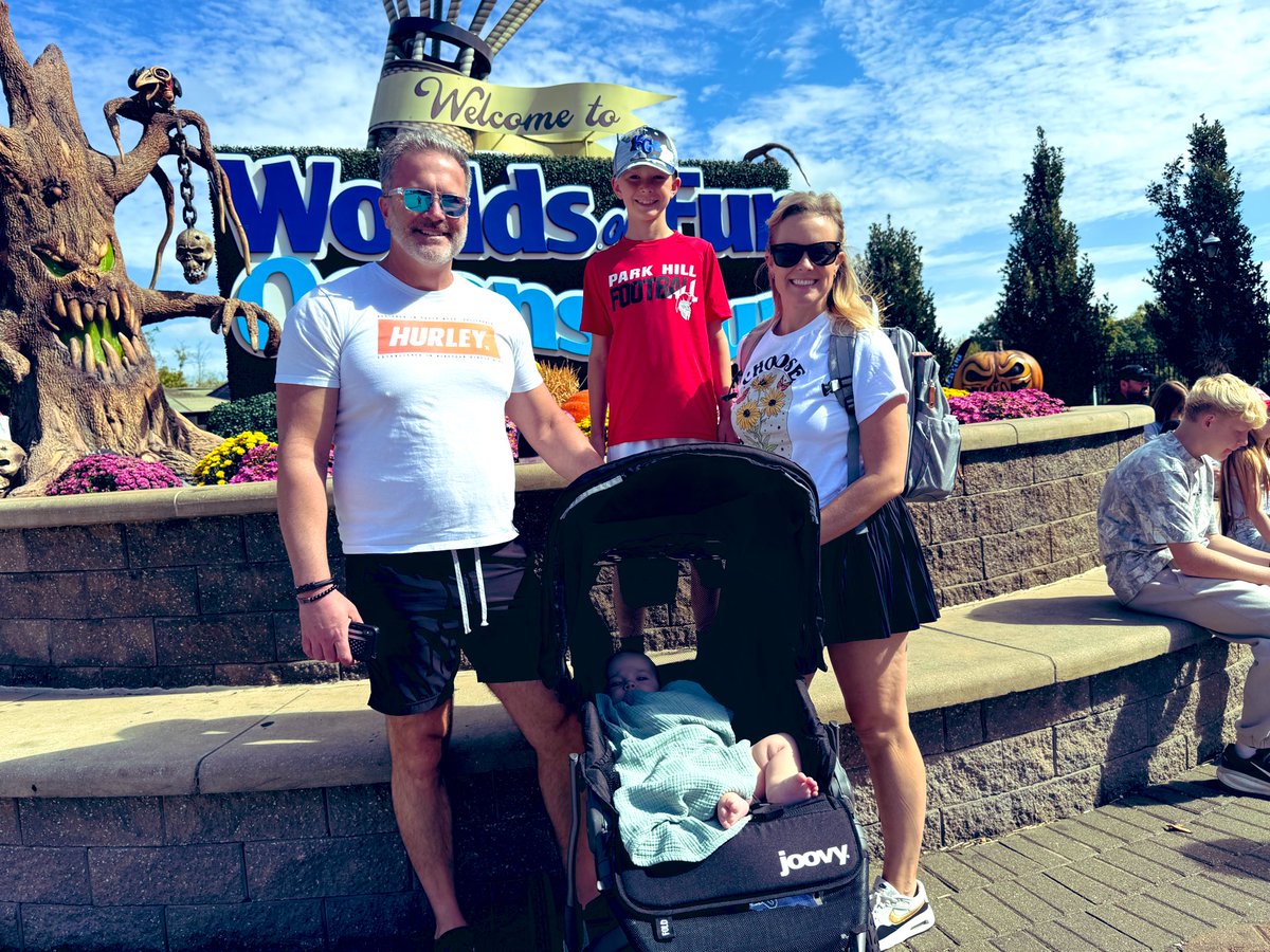 mountainboy051's tweet image. Enjoying the last feelings of summer riding rollercoasters and soaking up the sun @M3ganEliza 

#worldsoffun 
#timetogethermeanseveryrhing