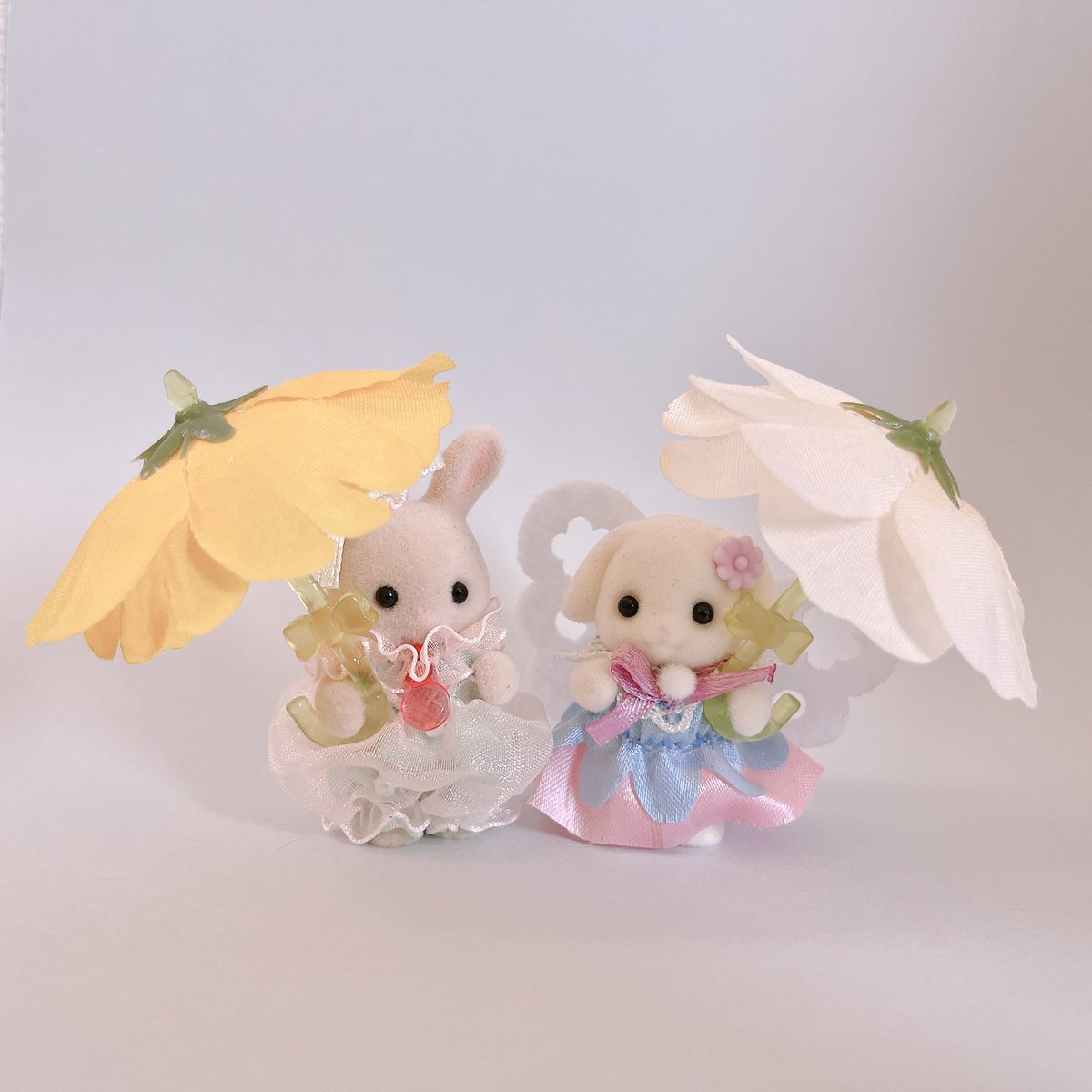 eco_sylvanian's tweet photo. ちょっとずつ増えてきたのでシルバニアハンドメイドまとめ🪡✂️🎨

①モールドールで作る着ぐるみ🐰🐻
https://t.co/E0GosWGLAT

②シリコンモールドとジェルネイルで作ったパン
https://t.co/2eCvBmeOGj

③造花のミニチュア日傘
https://t.co/xD1cyIRq48 https://t.co/YQ9hf7BWoL