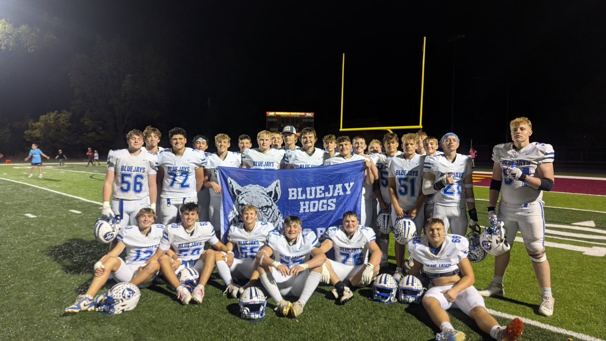 AGBluejayHogs's tweet image. Another big Friday night. 100+ on the ground, 300+ through the air. #Hogs #MOB #74