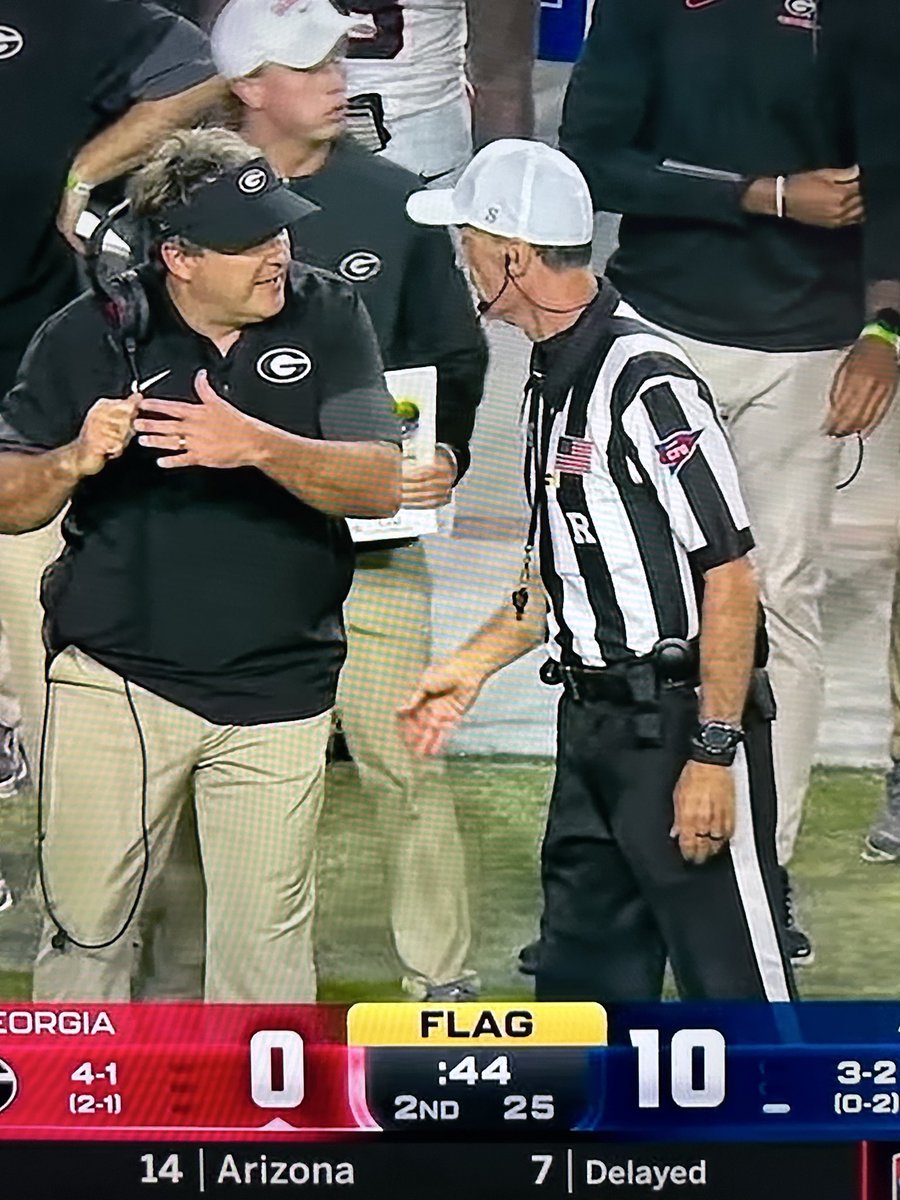 TheFOTP's tweet image. Kirby Smart telling the ref what the call is… #SEC #ugavsauburn #Auburn